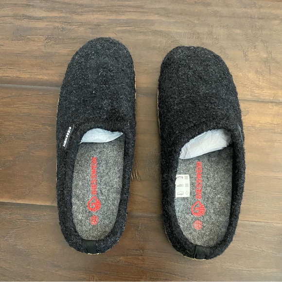 New without box Giesswein black and tan loafers Women’s Size 40 US size 9 - Picture 4 of 7